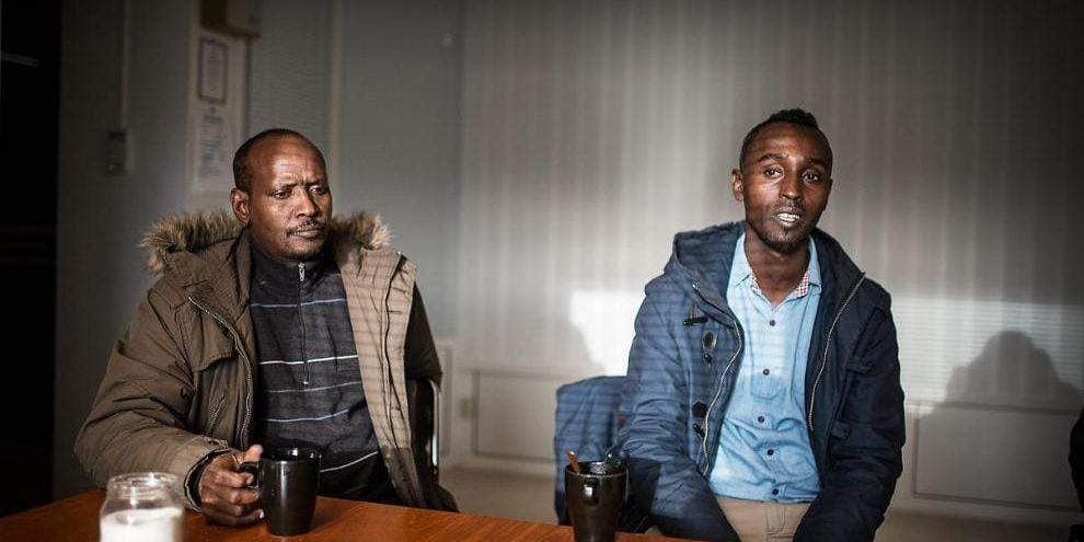 ETT TOMRUM. "Det har blivit så tyst, tomt. Ahmeds yngre syskon frågar när han ska komma hem igen", berättar 15-åringens pappa Mohamed Hassan och morbrodern Noor Kadiye.