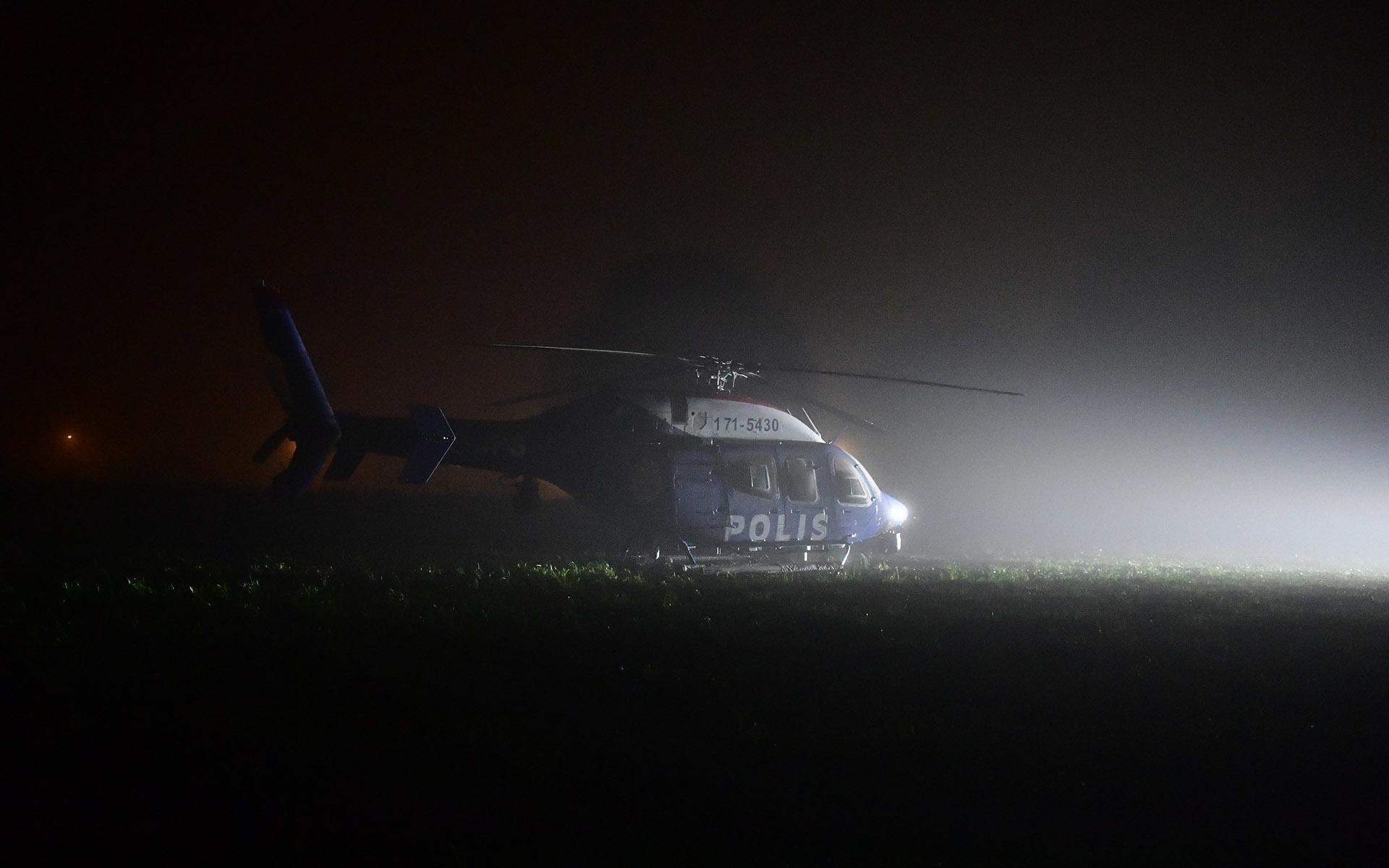 Helikoptern kunde inte flyga igår kväll på grund av dålig sikt, men är uppe under fredagen.