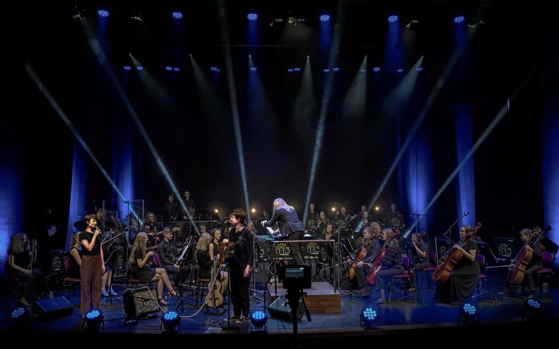Förra sommaren livestremades en konsert med N3 symfoniorkester och Timo Räisinen från Hebeteatern i Trollhättan. 