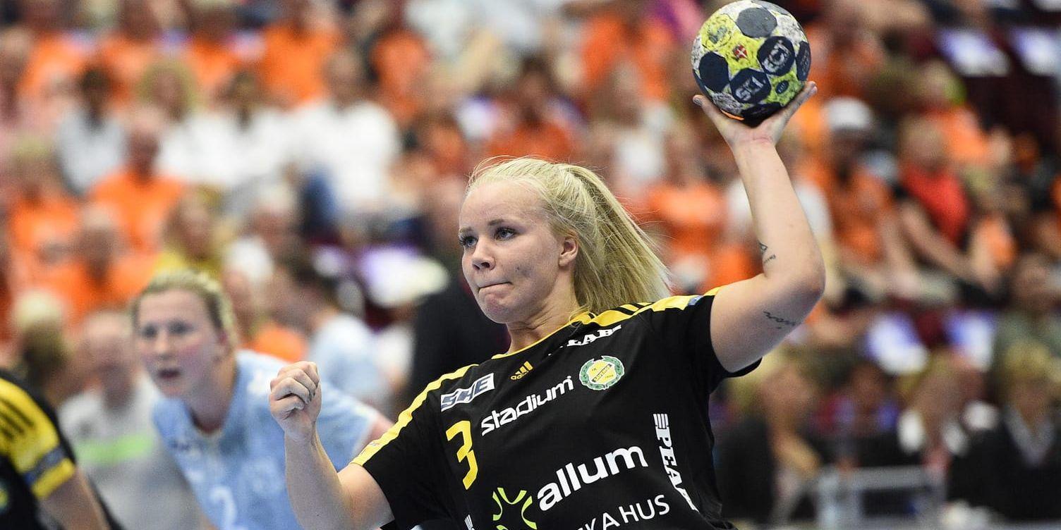 Sävehofs Emma Ekenman-Fernis gjorde åtta mål i premiären av damernas handbollsliga, SHE. Arkivbild