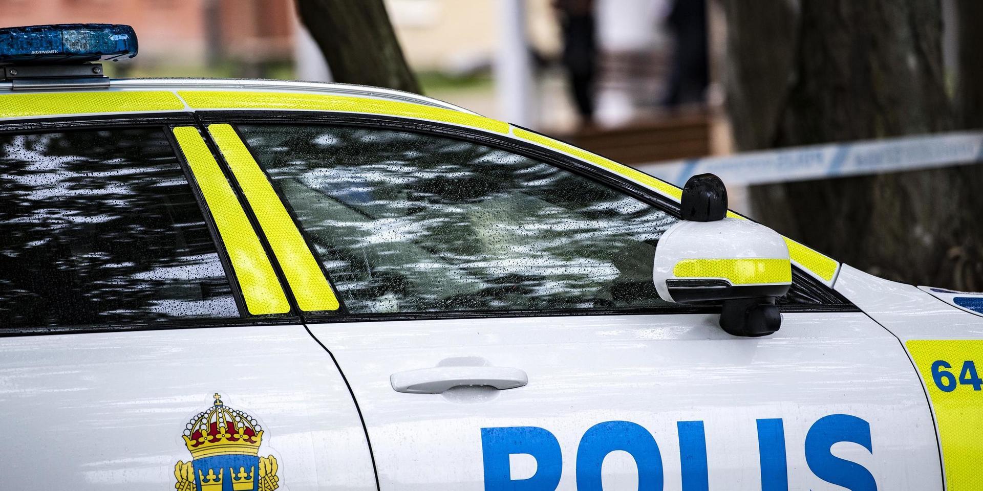 Tre män misstänks för grovt vapenbrott efter att polisen kontrollerat en bil i Sotenäs under natten till onsdag.