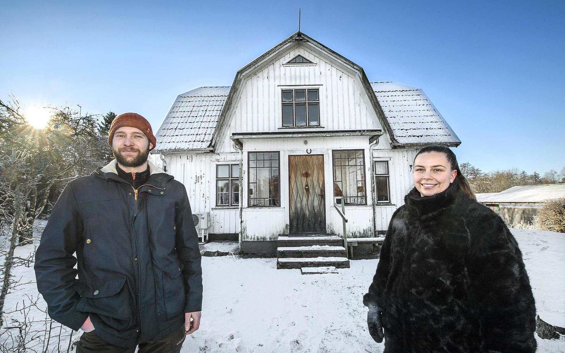 I augusti 2020 köpte Lisa Larsson och Erik Liljenberg renoveringsobjektet Gullereds såg och kvarn, strax utanför Trollhättan.