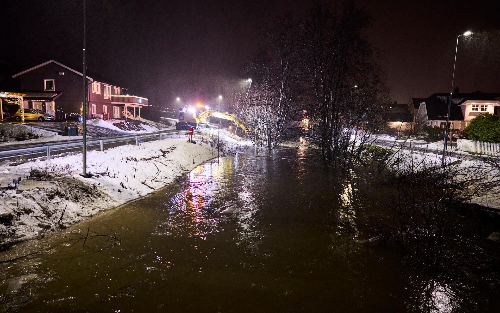 Kvamsbekken i Orklands kommun svämmade över.
