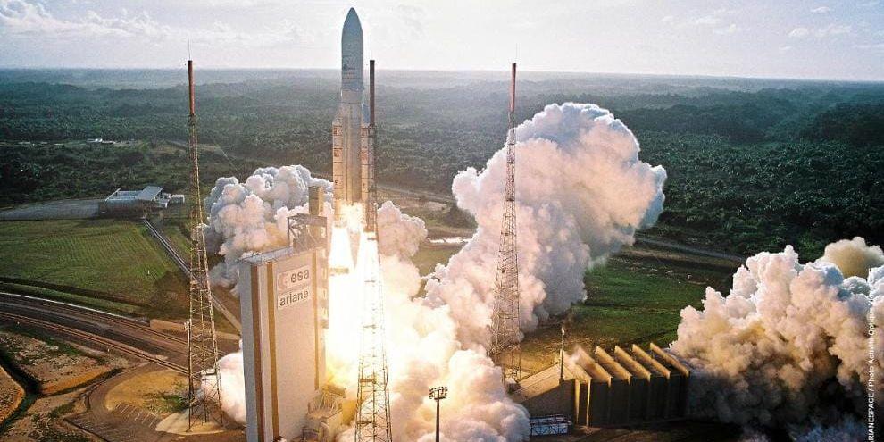 En raket liknande den här Ariane 5-raketen, som sköts upp från Franska Guyana 2008, användes för att få rymdsonden Rosetta att lyfta.
