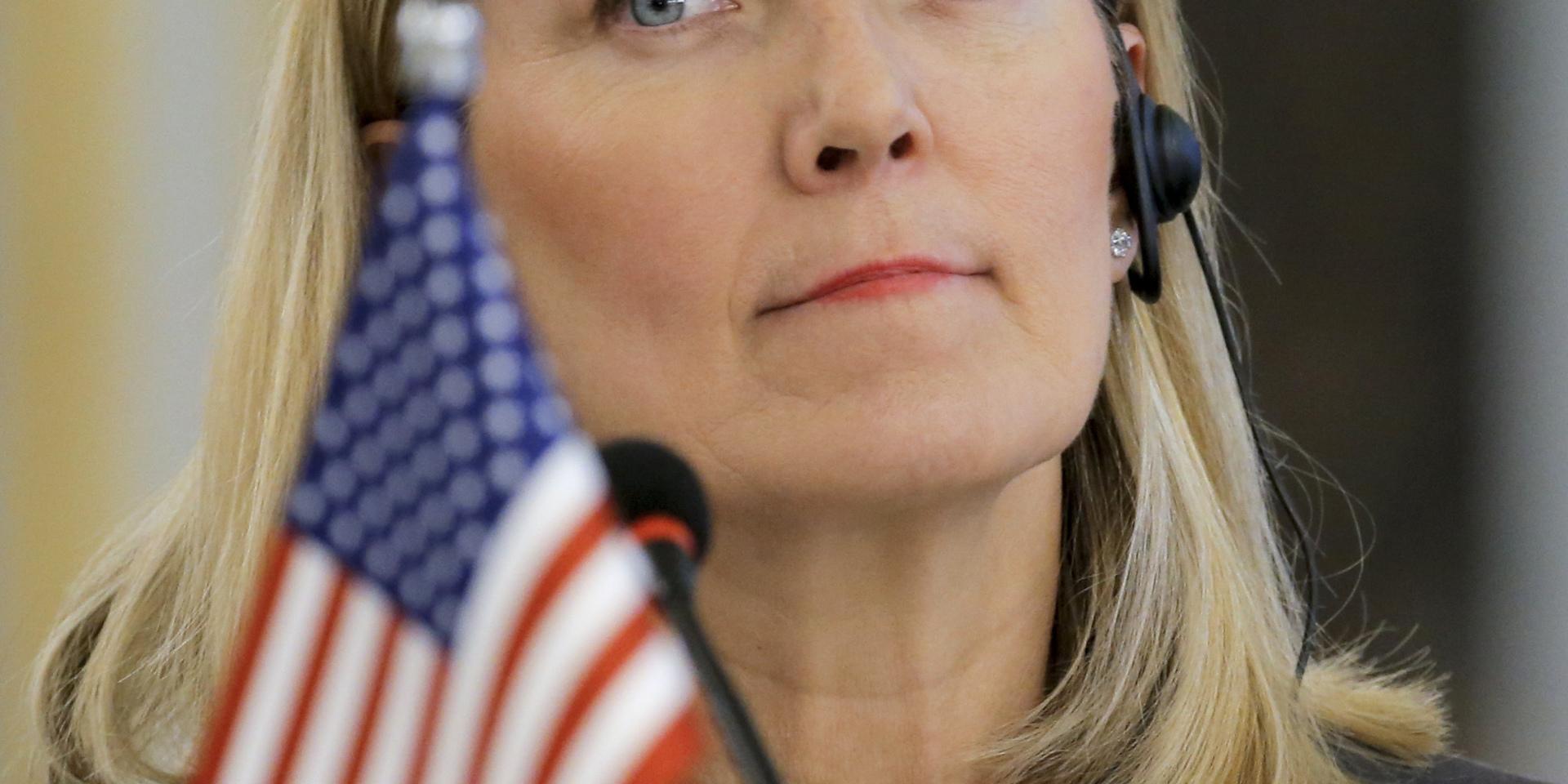 Den amerikanska toppdiplomaten Andrea Thompson på förhandlingar om ickespridningsavtal i Peking i vintras. Thompson som har ansvar för internationell vapenkontroll lämnar sin post.