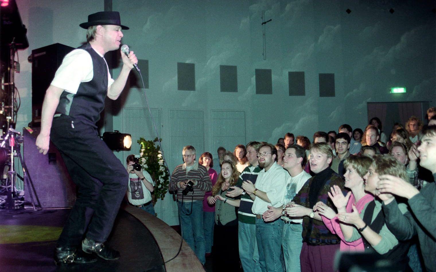 Peter LeMarc. Konsertbild från premiären på turnén i Trollhättan 1993. 