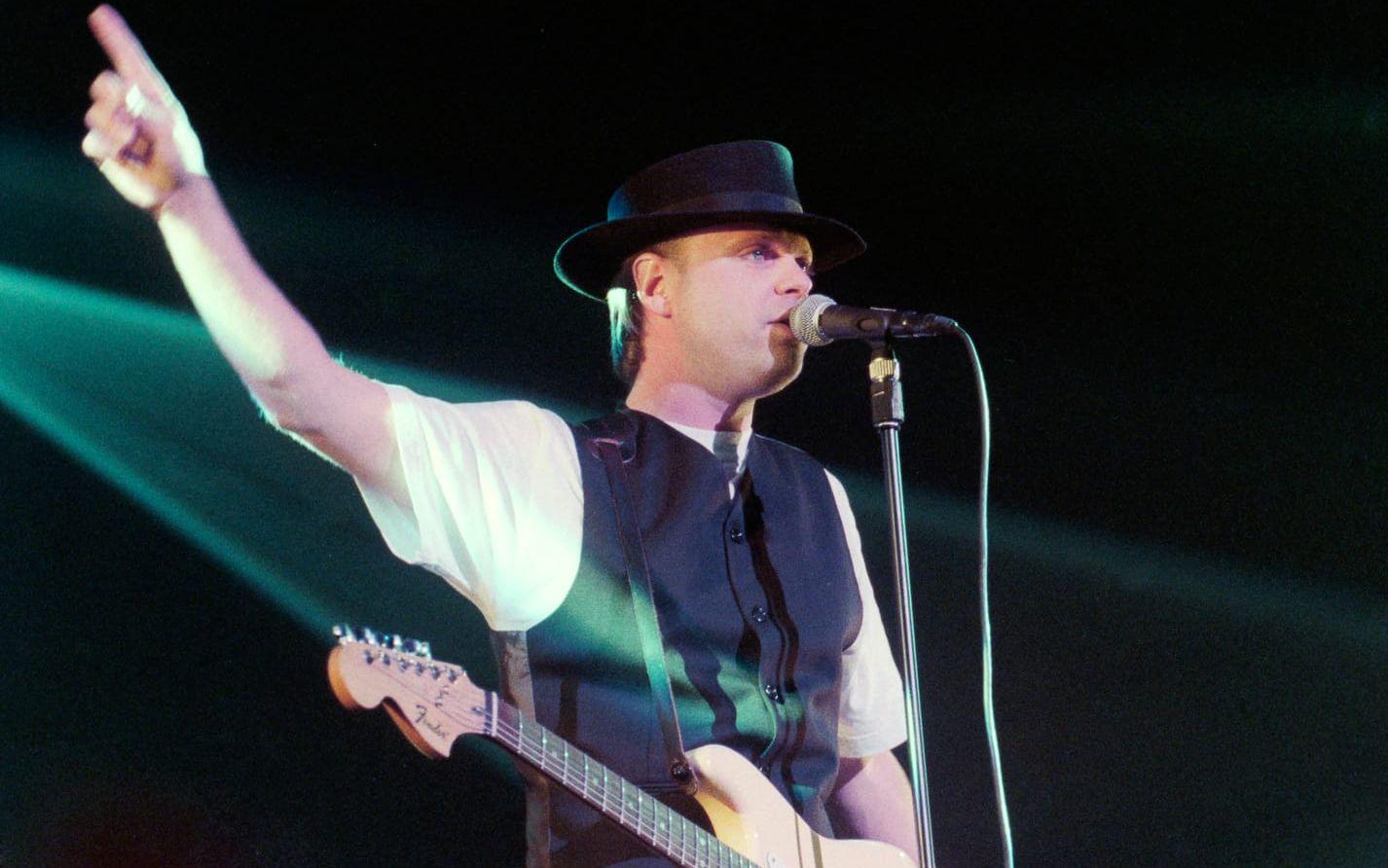 Peter LeMarc. Konsertbild från premiären på turnén i Trollhättan 1993. 