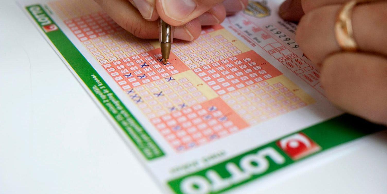 En kvinna förlängde sitt stående lottosystem en vecka för tidigt. Det gjorde att hon fick två vinnande rader. Arkivbild.