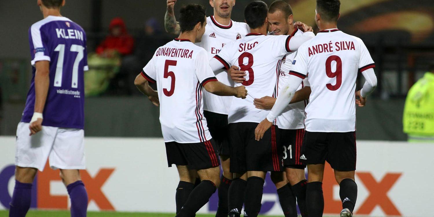 Milan-spelarna firar det avslutande 5–1-målet av Suso borta mot Austria Wien i Europoa League-premiären.