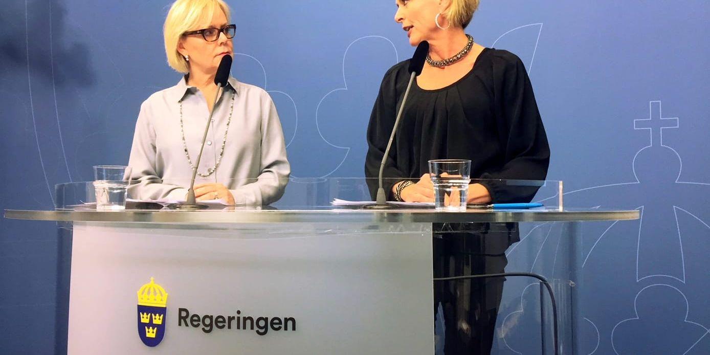 Generaldirektör Lena Ag och jämställdhetsministern Åsa Regnér under en pressträff i Rosenbad i Stockholm när den nya Jämställdhetsmyndigheten presenterades. Arkivbild.