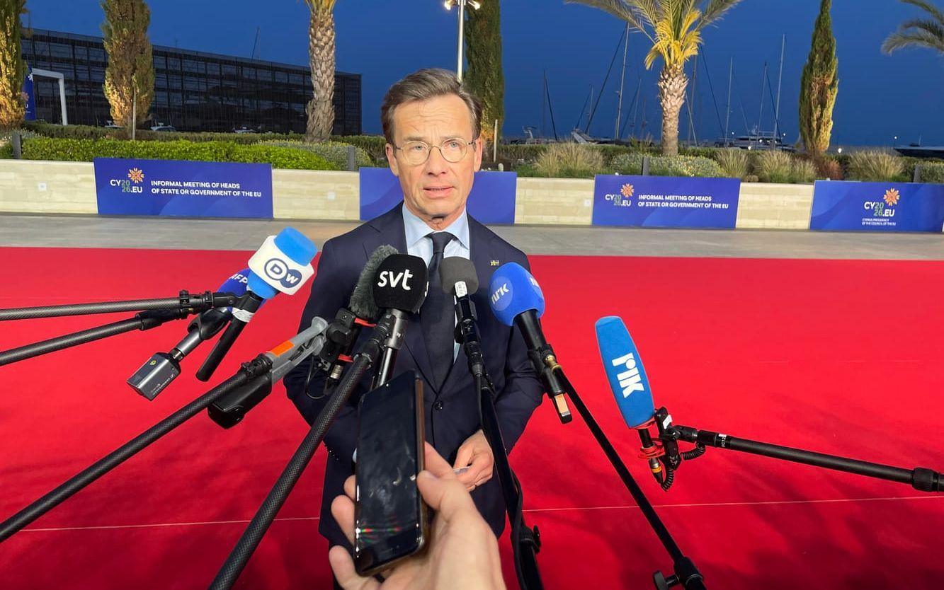 Statsminister Ulf Kristersson (M) på väg in till torsdagens EU-toppmöte på Cypern.