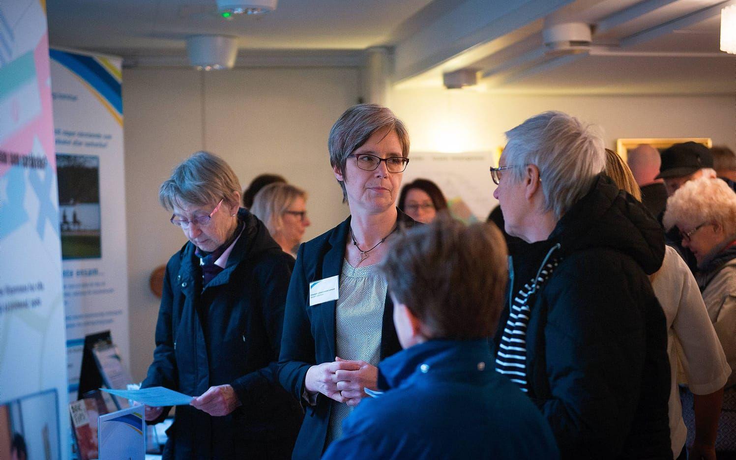 Elisabeth Johannesson, projektledare för språkvän, fick svara på många frågor om det nya projektet.