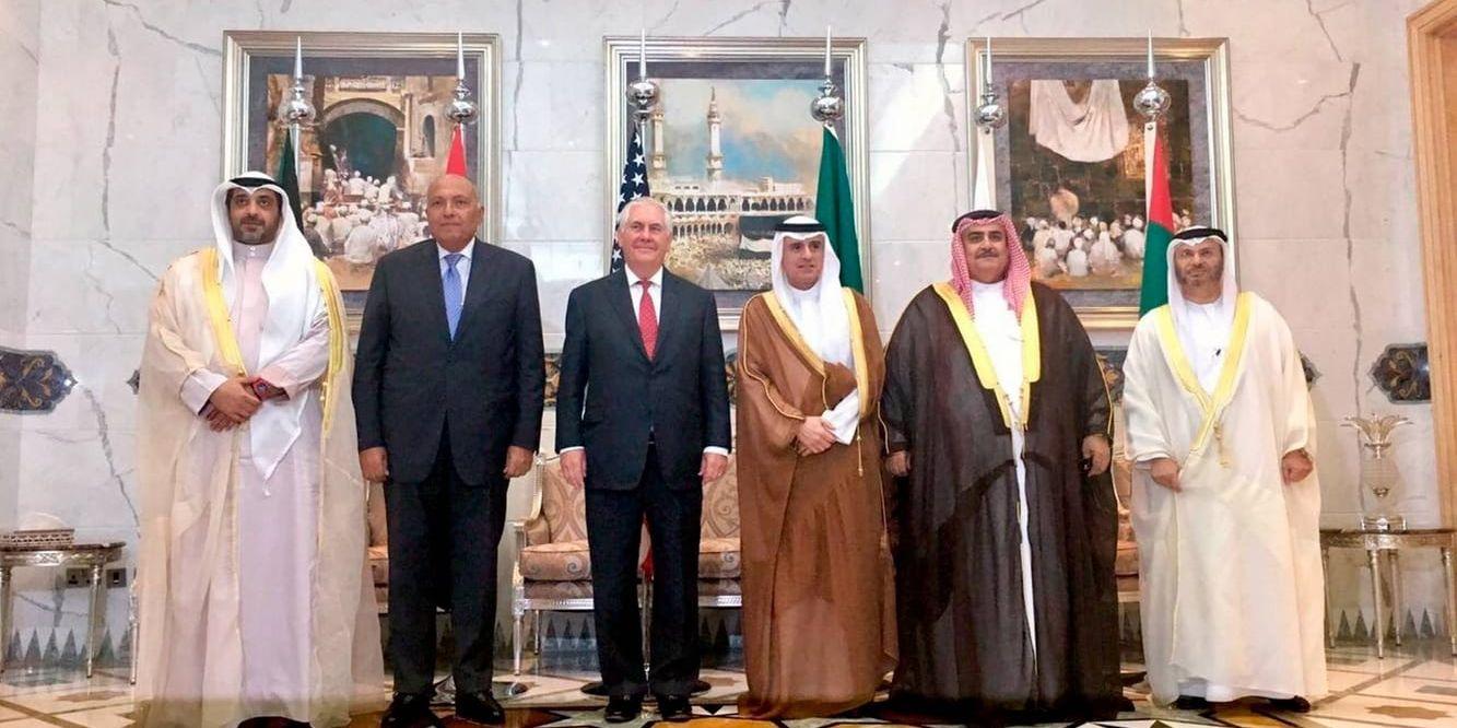 USA:s utrikesminister Rex Tillerson tillsammans med Saudiarabiens, Egyptens, Förenade arabemiratens och Bahrains utrikesministrar i saudiska Jeddah i torsdags. Tillerson åkte förra veckan till Gulfländerna i ett försök att medla i konflikten.