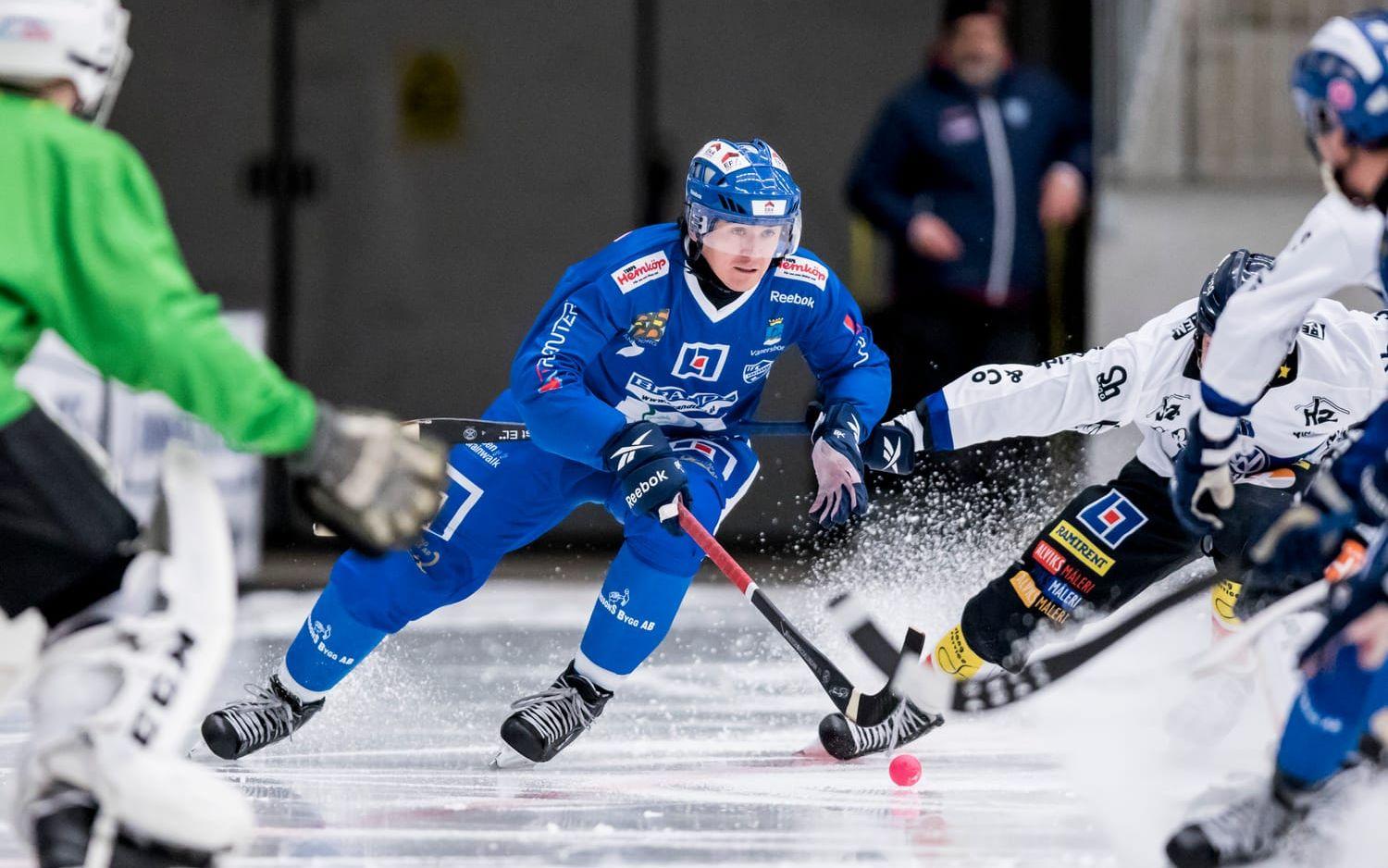 Bild: Sebastian LaMotte.  Sergej Lomanov hade en stor kväll i Arena Vänersborg med tre mål och två assists.
