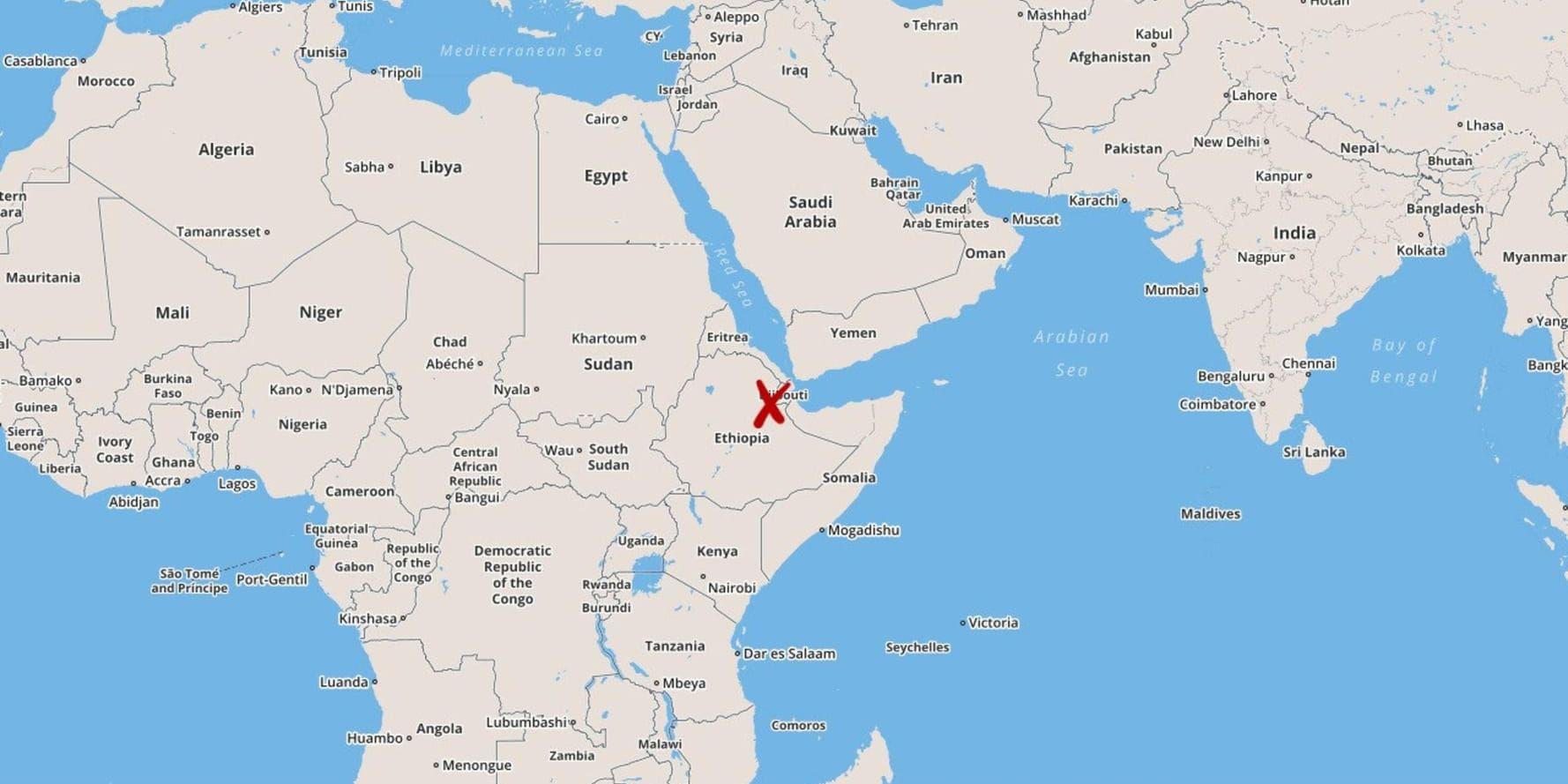 Minst fem personer har bekräftats omkomna och ytterligare 130 saknas sedan två båtar lastade med migranter har sjunkit utanför Djiboutis kust, enligt den Internationella migrationsorganisationen IOM.