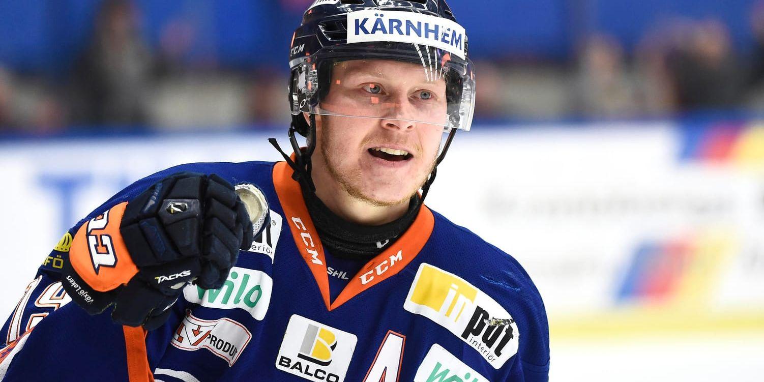 Tuomas Kiiskinen i Växjö har all anledning att se nöjd ut, han gjorde två mål när Växjö slog Karlskrona i SHL-ishockeyn. Arkivbild.