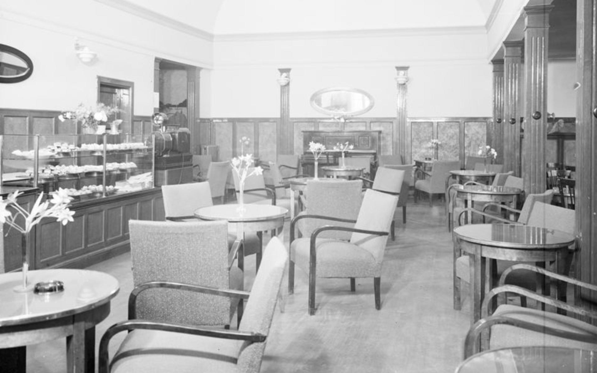 Interiör på Nordfeldts konditori. Bilden är från cirka 1943.