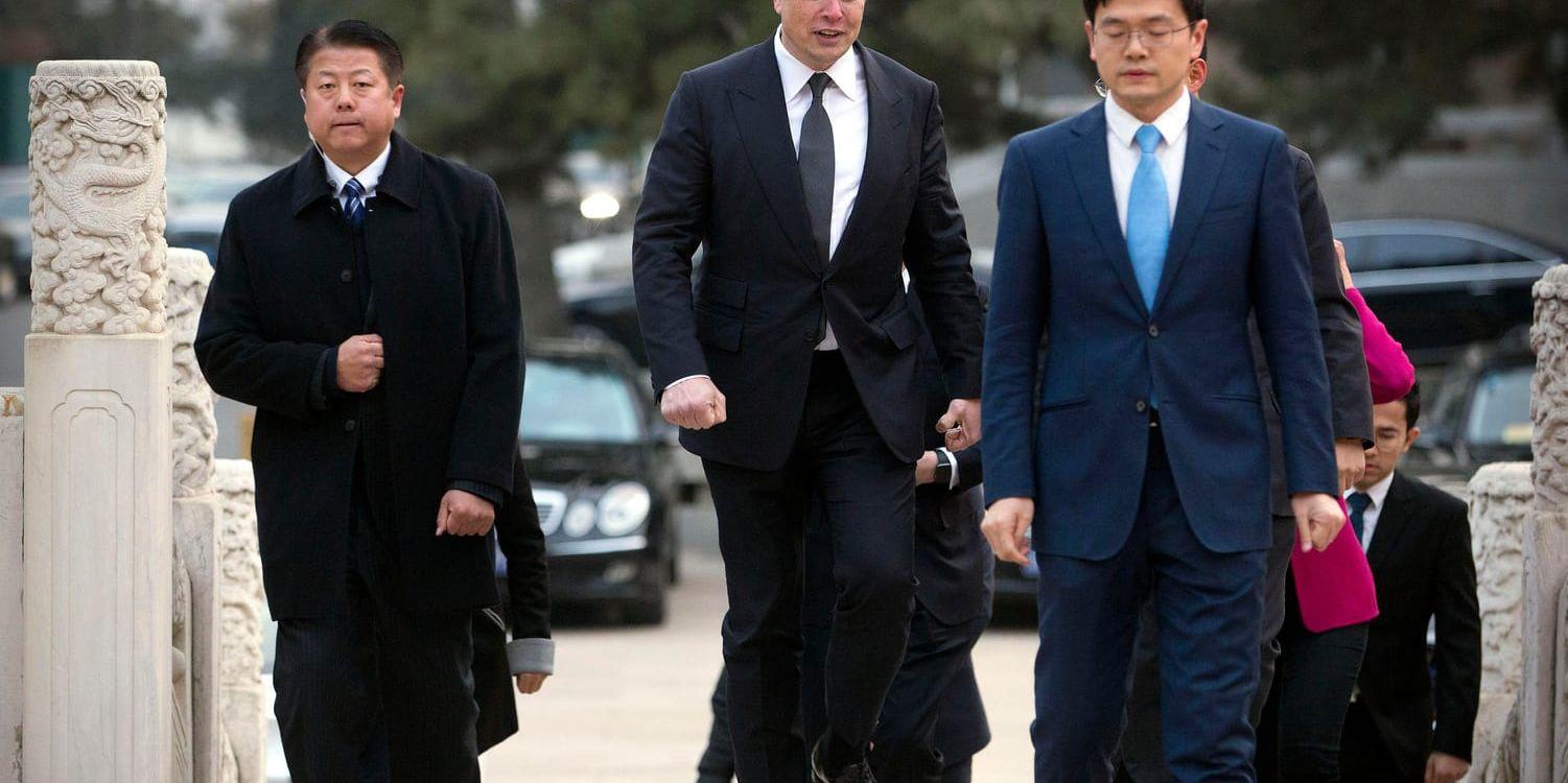 Teslas vd Elon Musk, i mitten, träffar Kinas premiärminister Li Keqiang i januari.