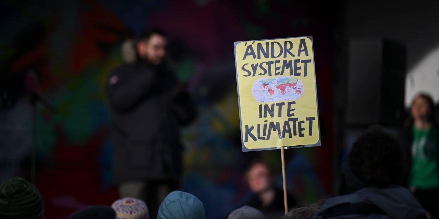 Klimatkris. Som alternativ till partipolitik och aktivism har ett gäng ungdomar valt att stämma den svenska staten för otillräckliga klimatåtgärder.