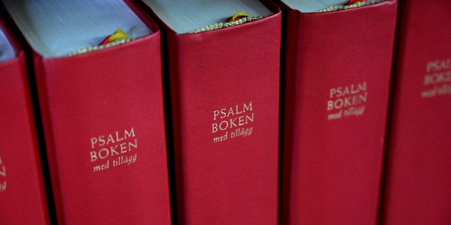 Svenska kyrkan arbetar med att omarbeta och förnya sin psalmbok. Arkivbild.