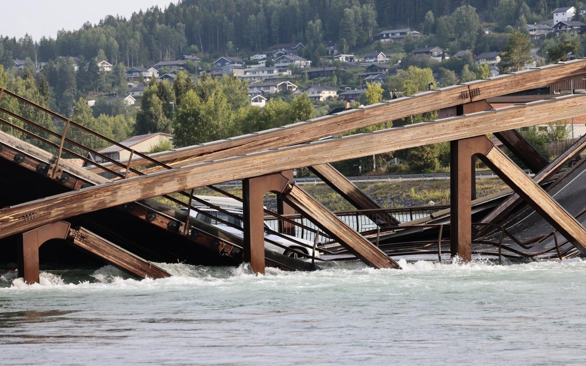 Träbron byggdes 2012 och är 148 meter lång. Bild: Geir Olsen