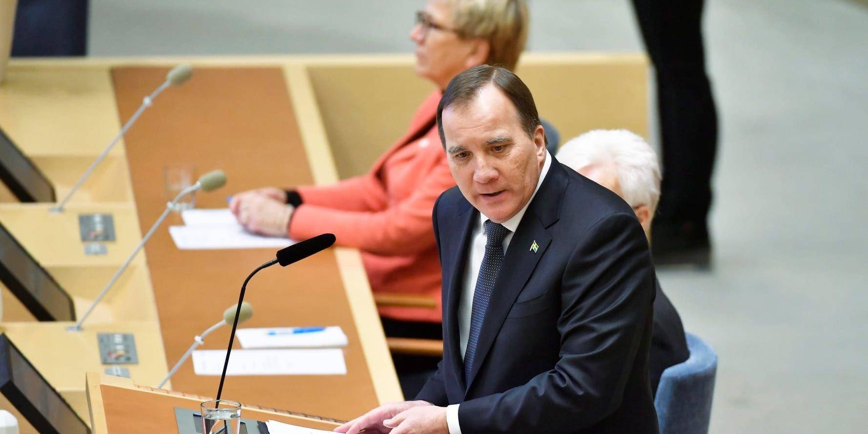 Statsminister Stefan Löfven (S) läser regeringsförklaringen i rikdagens kammare.