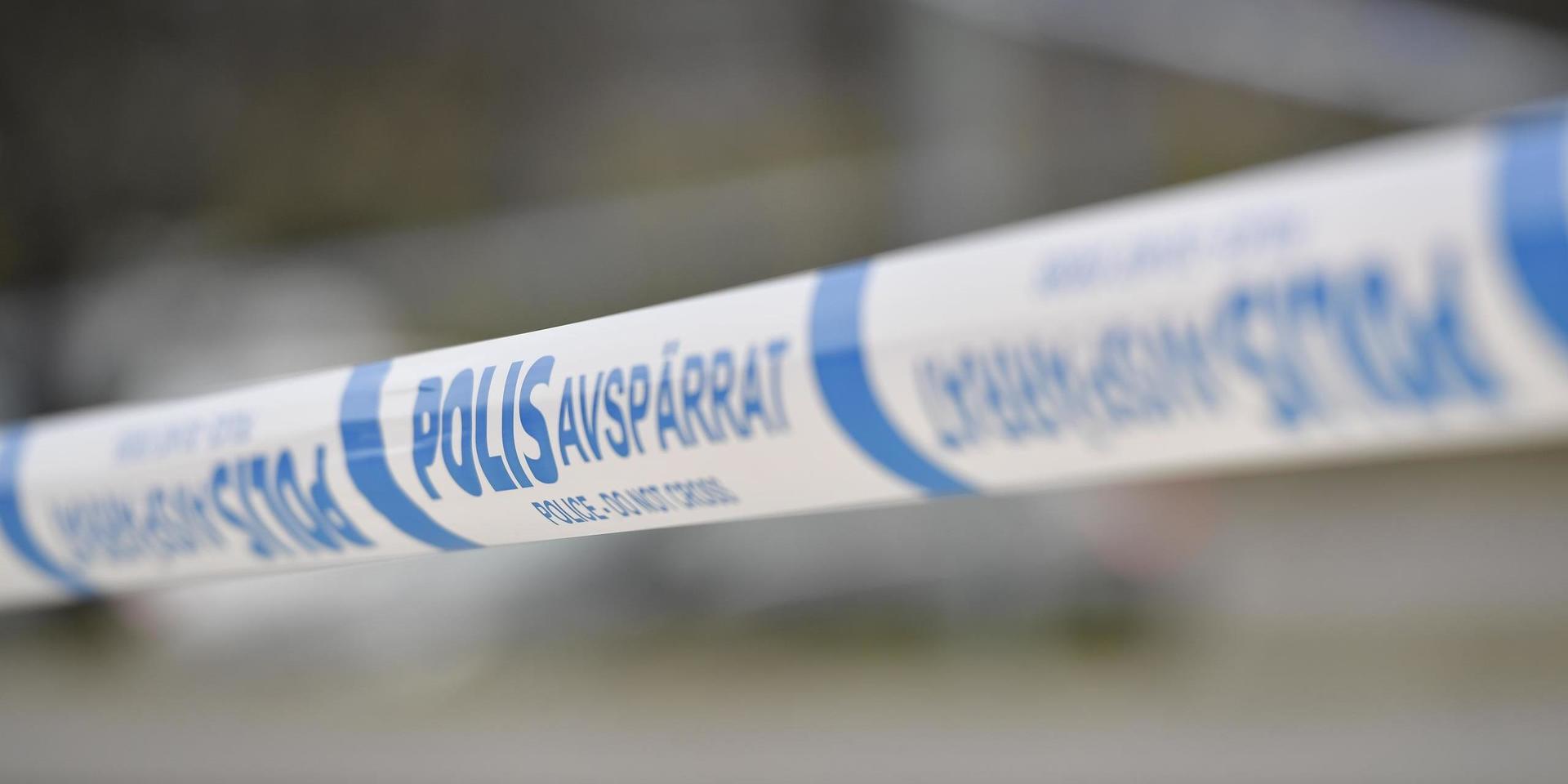 En misstänkt sprängladdning har hittats i Alby i Botkyrka kommun söder om Stockholm. 