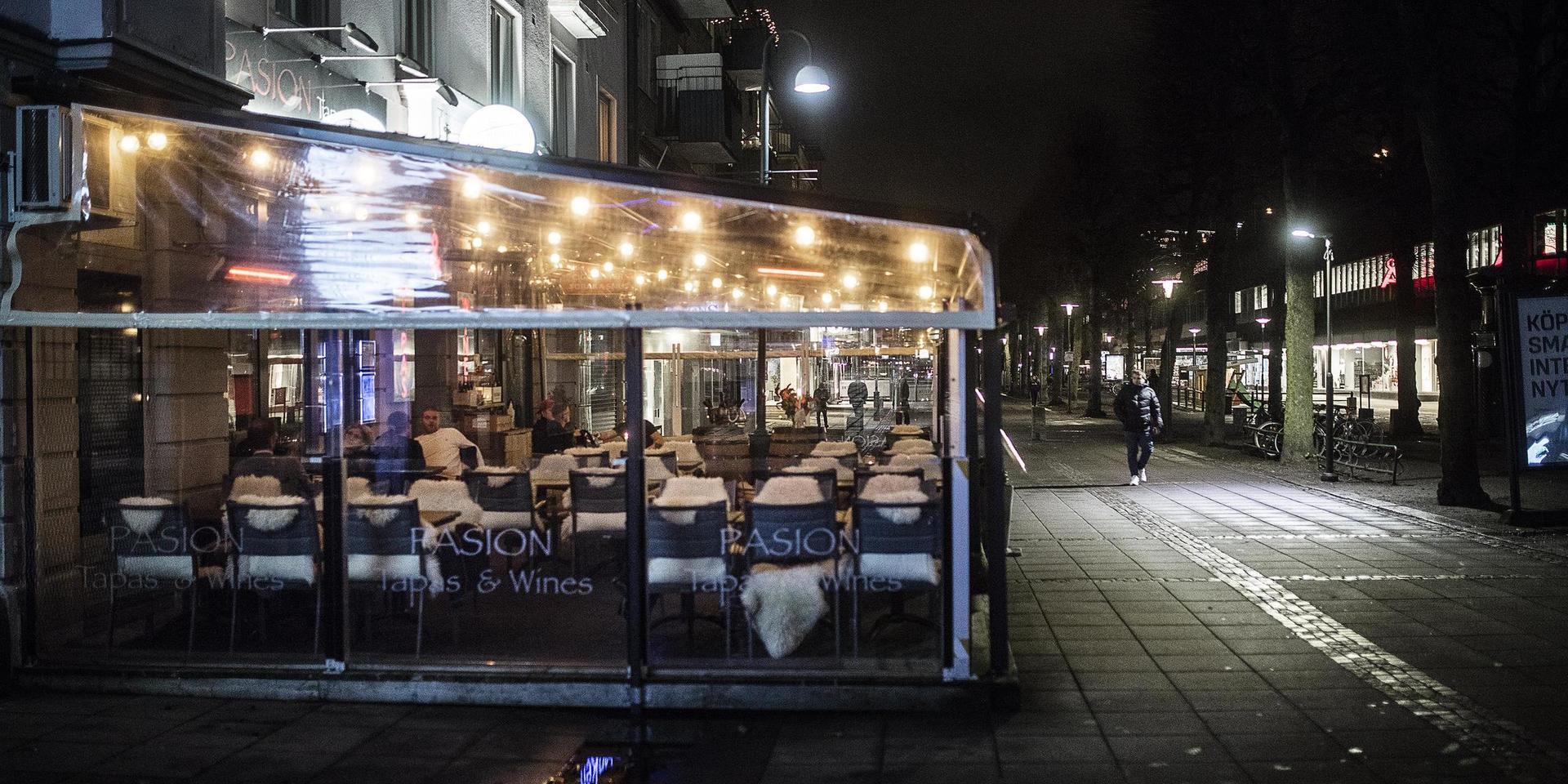 Restauranger, caféer och krogar slipper betala kommunala avgifter under 2021. 