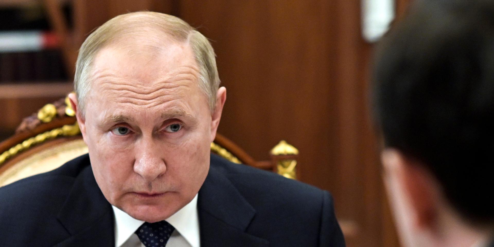 Rysslands president Vladimir Putin har blivit vilseledd av sina rådgivare, påstår USA:s underrättelsetjänst.