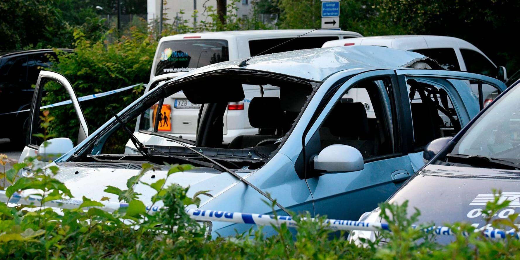 En personbil har skadats i en explosion på Ramels väg i Rosengård i Malmö.