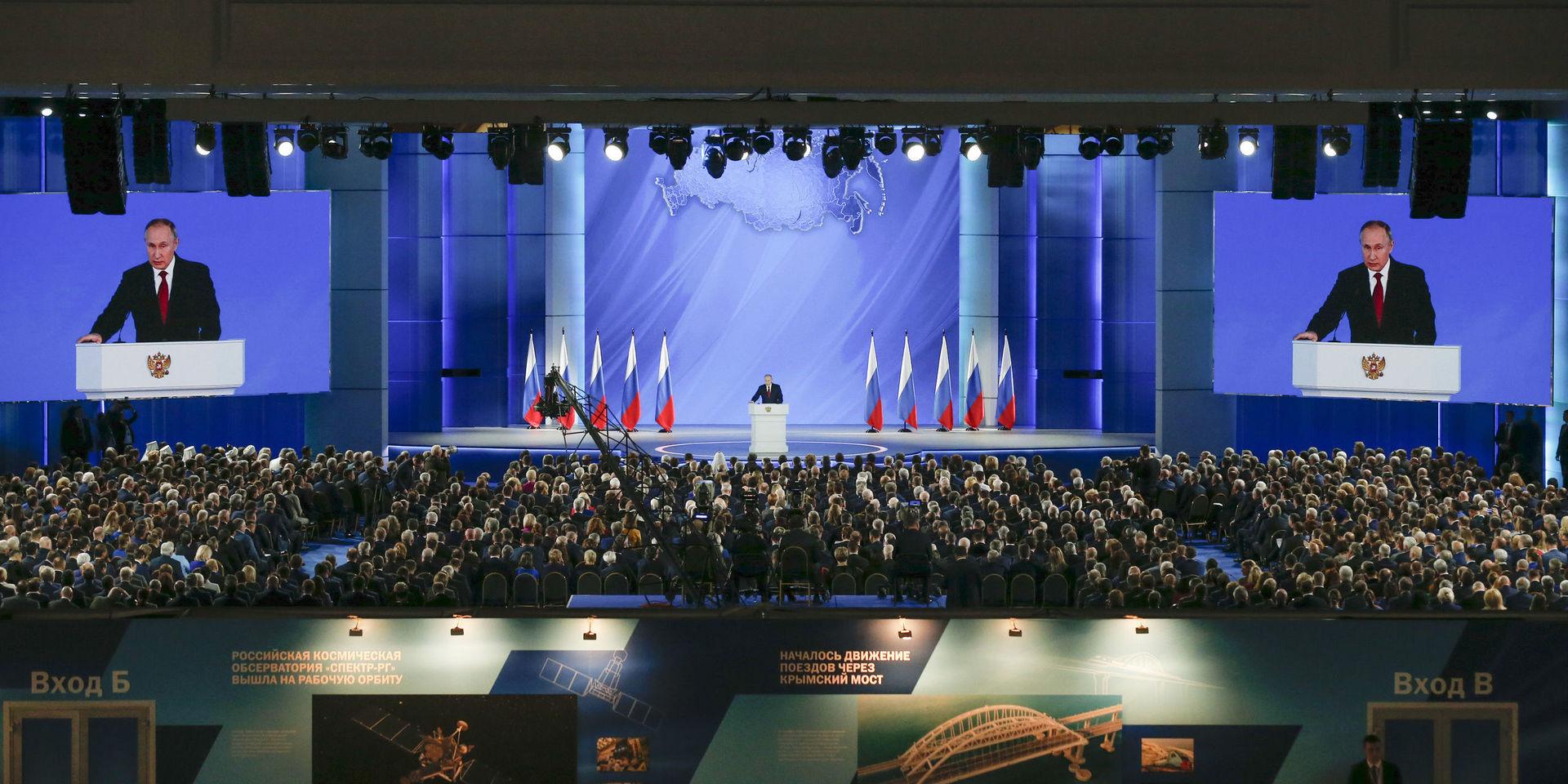 Rysslands president Vladimir Putin vid sitt tal till parlamentets båda kammare. 