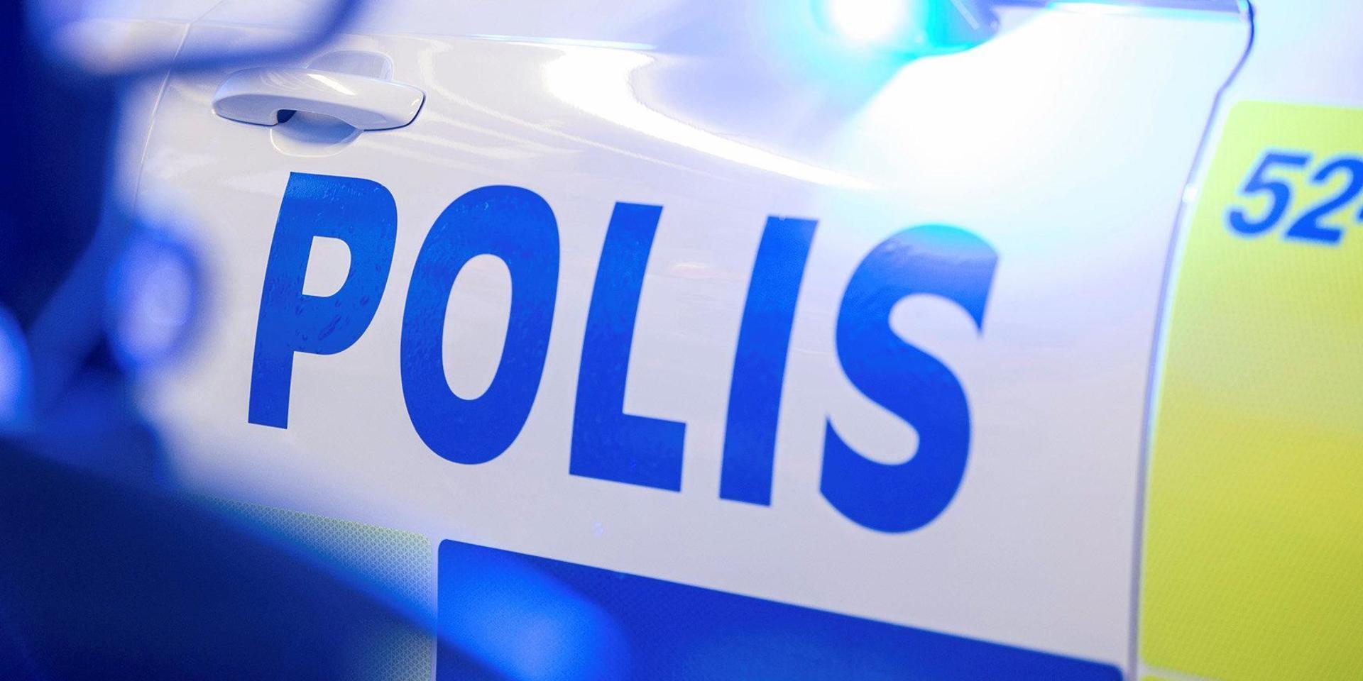 Polisen har gripit en man för olaga hot i centrala Trollhättan.
