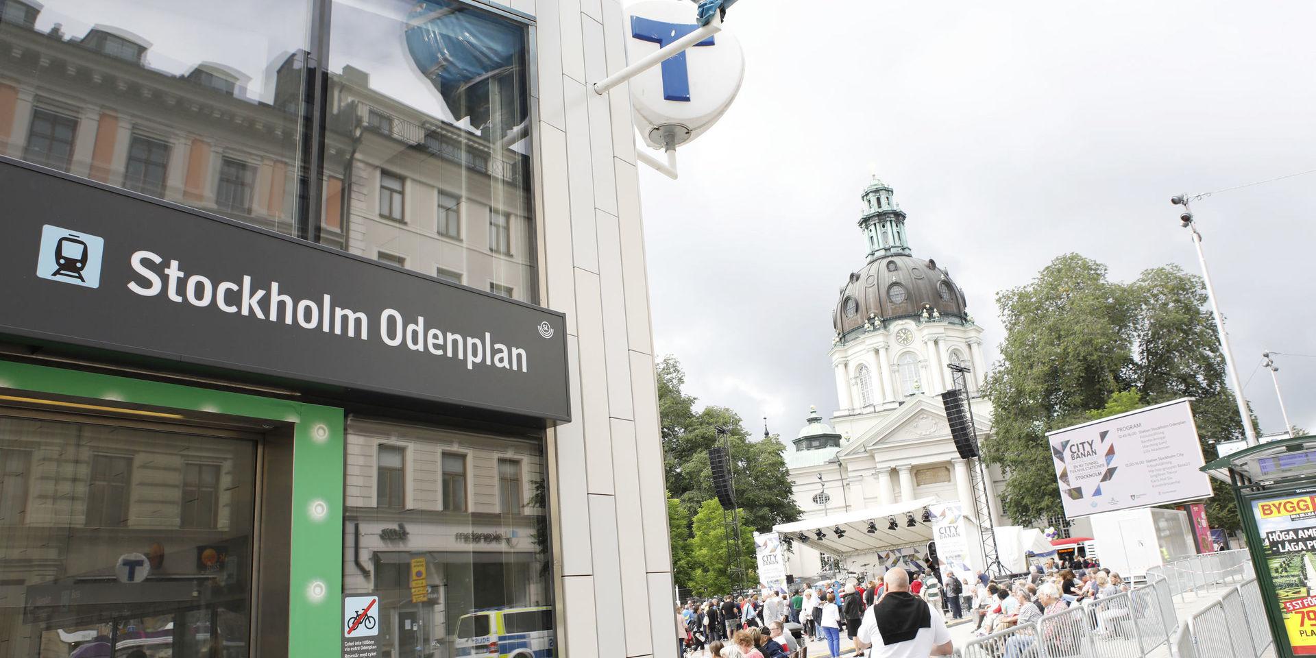 En man föll från ett tak vid Odenplan i Stockholm. Arkivbild.