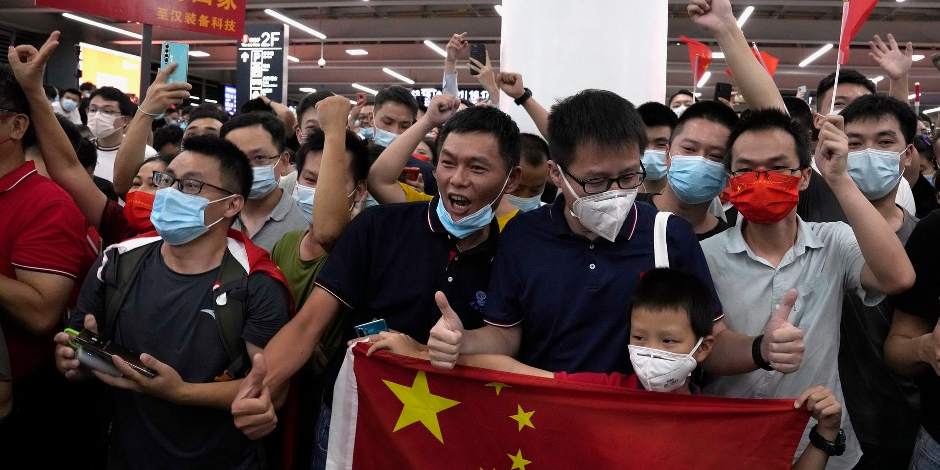På flygplatsen i Shenzen väntade röda mattan och en välkomstkommitté på att Huaweichefen Meng Wanzhou skulle landa på kinesisk mark.