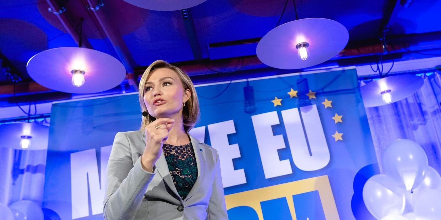 KD vinner sympatisörer. Här partiledaren Ebba Busch Thor under valvakan i EU-valet nyligen. Arkivbild.