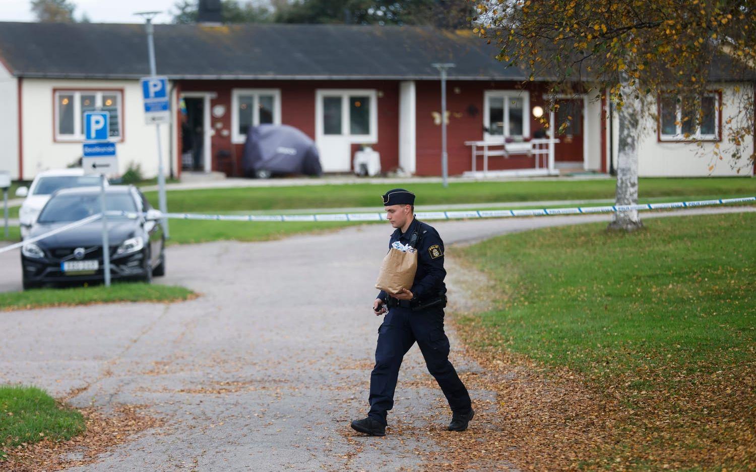 Polis på plats i Nordanstig kommun sedan en ambulansanställd dödats i ett överfall.