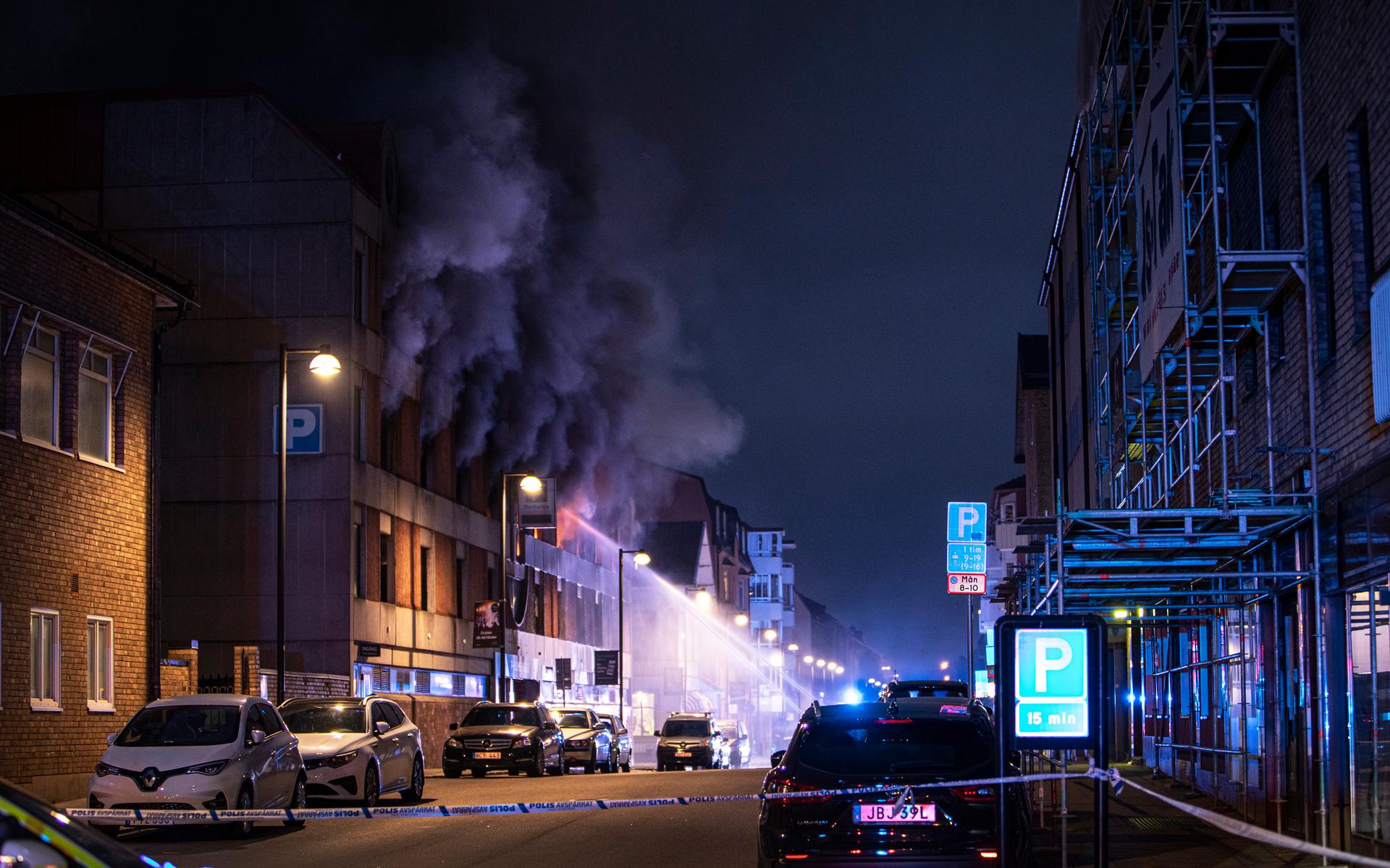 För drygt två veckor sedan brann det kraftigt i parkeringshuset Merkurius i centrala Trollhättan.