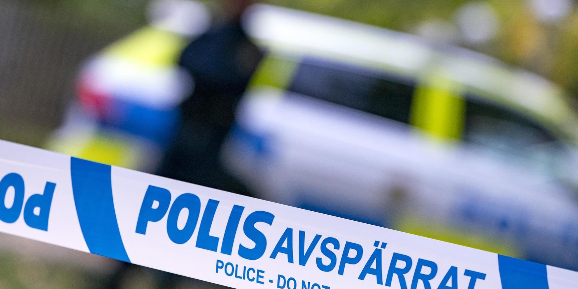På torsdagskvällen kom larm om att en kvinna utsatts för en våldtäkt vid Karls grav i Vänersborg. Under fredagseftermiddagen meddelade polisen att de ber allmänheten om tips.