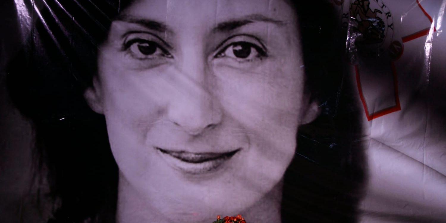 Mördad. Daphne Caruana Galizia dödades för att hon granskade maktkorruption. Hon hade också 40 stämningar hängande över huvudet när hon dog. Försök att få henne att tystna.