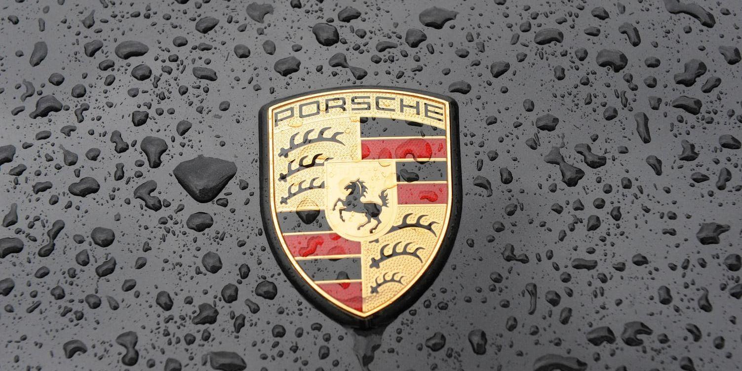 Lyxbilstillverkaren Porsche får böta runt motsvarande 5,7 miljarder kronor. Arkivbild.