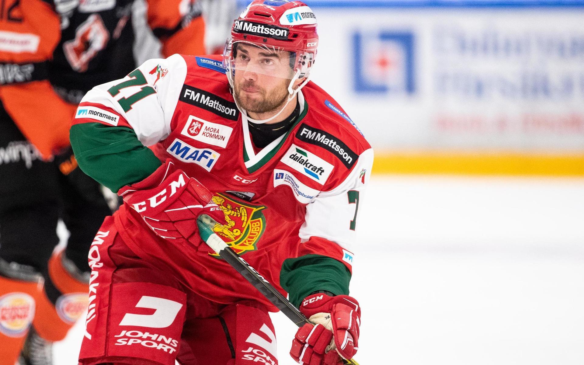 Oliver Erixon har gjort 39 matcher för Mora i hockeyallsvenskan. Nu är han klar för Vänersborg.