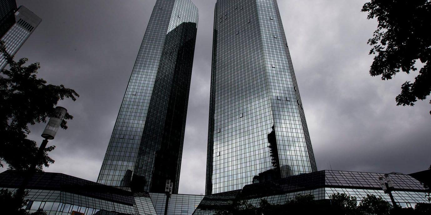 Deutsche Bank, med huvudkontor i Frankfurt, pekades redan i fjol ut av EU-kommissionen som en av fyra aktörer i en kartell på obligationsmarknaden. Arkivbild