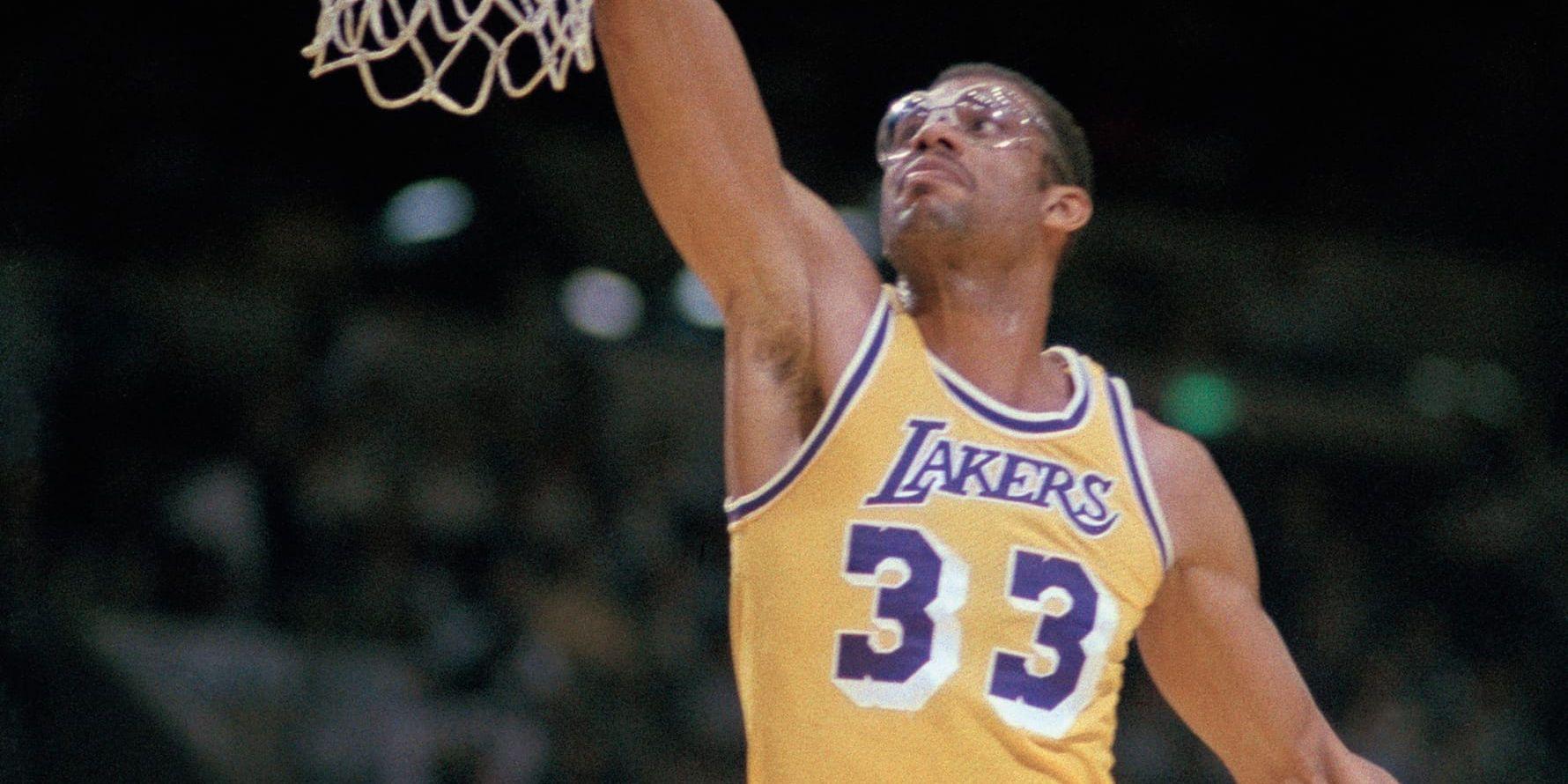 Kareem Abdul-Jabbar lägger in två poäng mot Detroit 1984. Nu ska han och de andra i Los Angeles Lakers bli tv-serie.