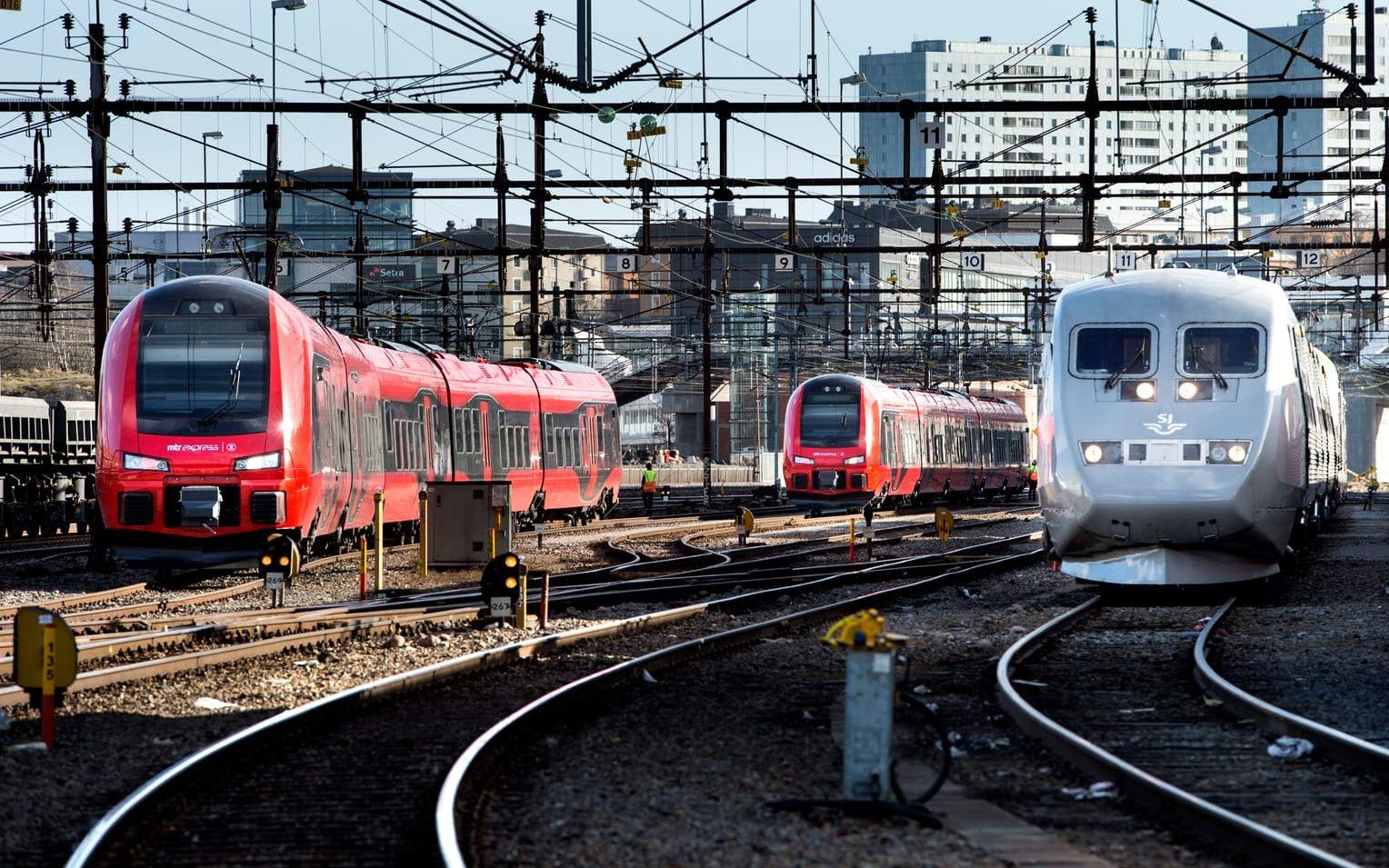 Trafikverkets nya alternativ för utbyggnaden av höghastighetståg tar för liten hänsyn till nyttan i regioner utanför storstäderna, tycker flera lokala politiker. Arkivbild.