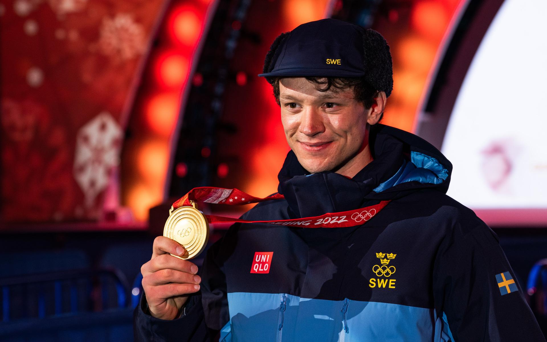 Nils van der Poel tog hem guldet på 5 000 meter. Nu gör Nederländerna allt de kan för att det inte ska hända även på 10 000 meter.