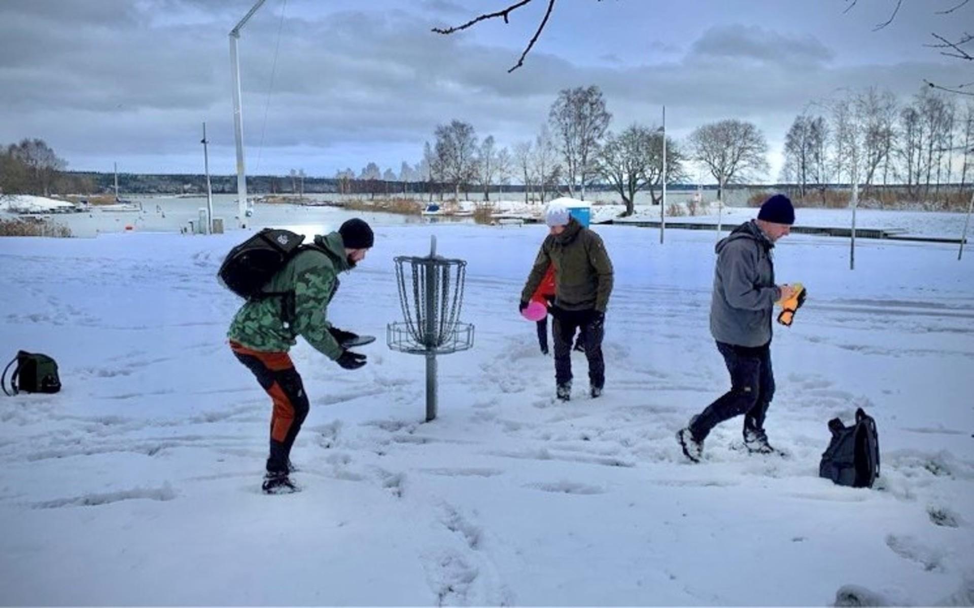”Discgolfklubben håller igång även på vintern, den här gången på Skräcklan”, från Anders Fagermoen. 