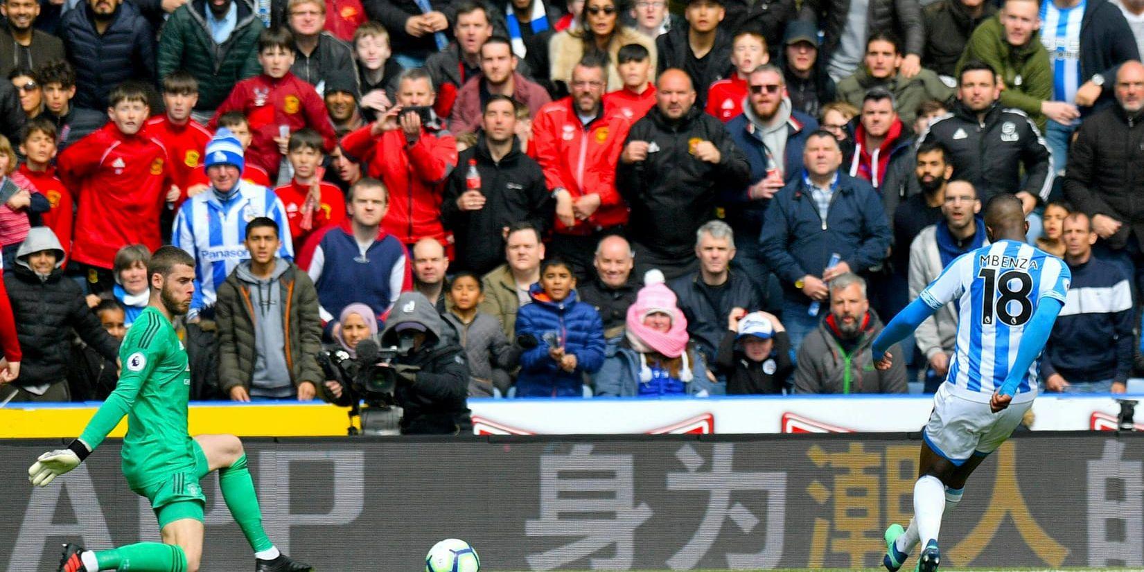 Huddersfields Isaac Mbenza kvitterade till 1–1 mot Manchester United.