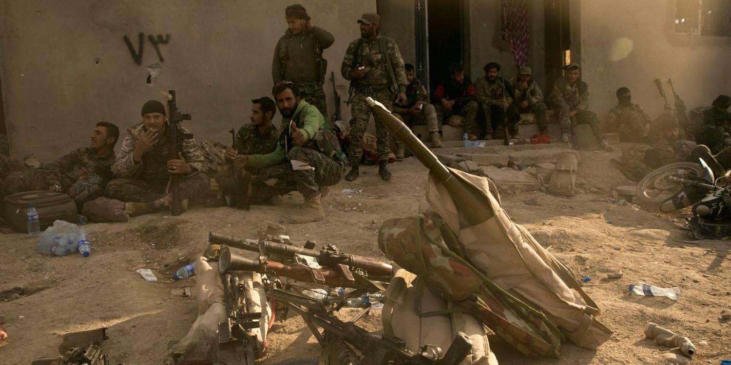 SDF-styrkor i al-Baghuz. Arkivbild.