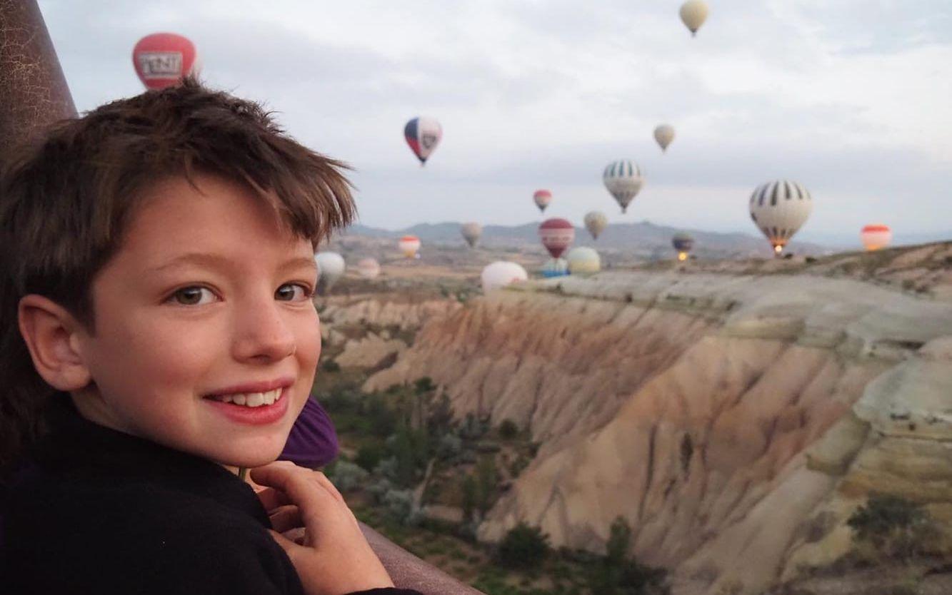 I Turkiet fick de prova på att åka i en luftballong. "Det ser ut som att jag drömmer", sa Leo. 