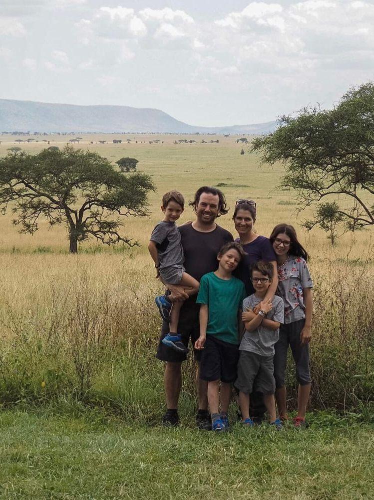 Familjen i nationalparken Serengeti i Tanzania. 